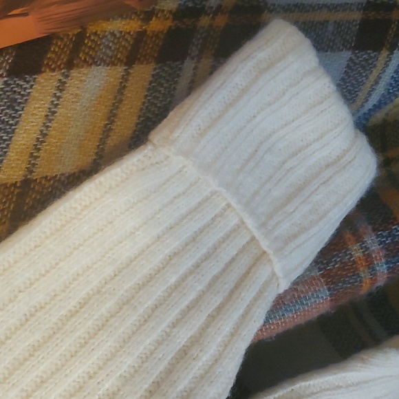 2/$8 ๐ Old Navy knit oversized medium sweater - Picture 2 of 5
